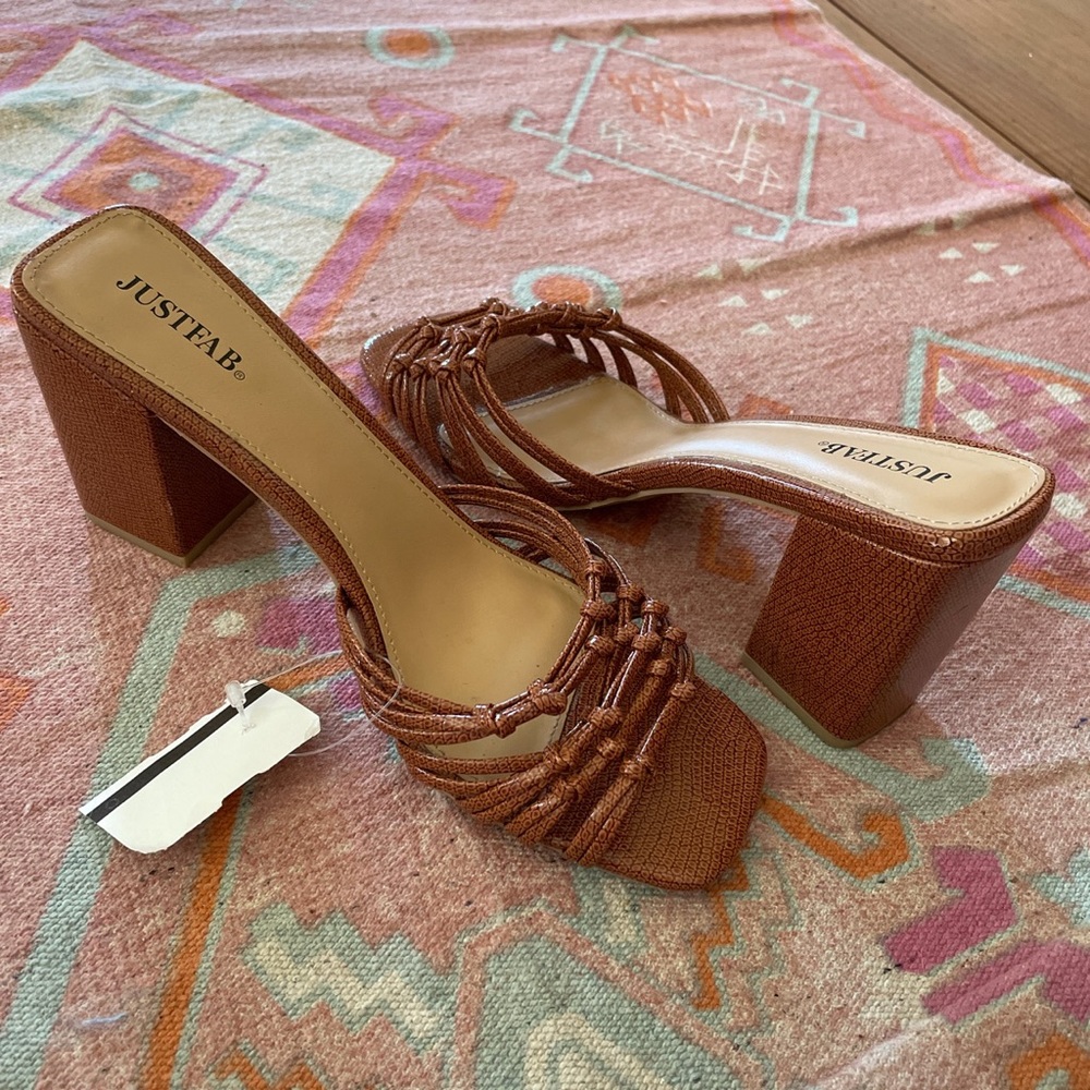 JUST FAB super cute heels size 8.5. Barely worn, perfect for all seasons!